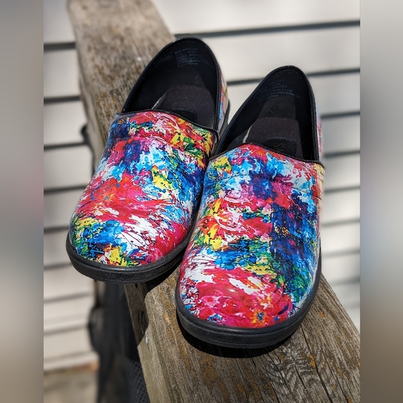 Savvy - women's Nursing Clogs - Picture 4 of 5